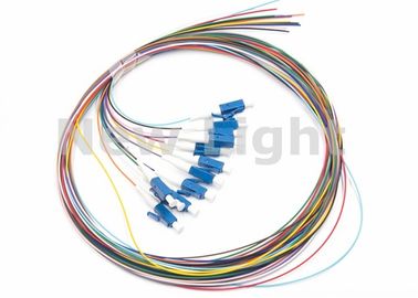 Цвет кабеля оптического волокна одиночного режима ядра ЛК/УПК СМ 12 закодировал отрезок провода оптического волокна
