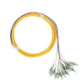 Желтый отрезок провода оптического волокна прыгнул вносимая потеря ДБ СТ АПК 0,3 трубки